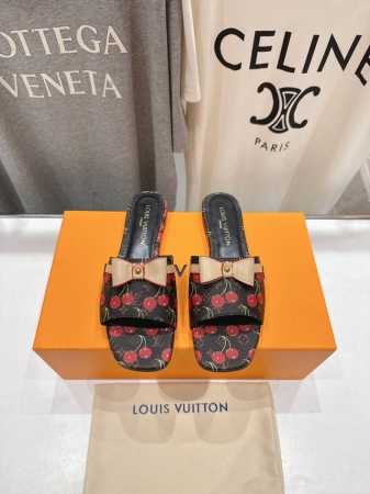 高版本出厂 Louis Vuitton Ss25 New Arrival Lv驴牌春夏新品系列平底拖鞋 简约精致 高级感满满 尽显优雅气质 上脚超好看 拉满了夏 - 点击图像关闭