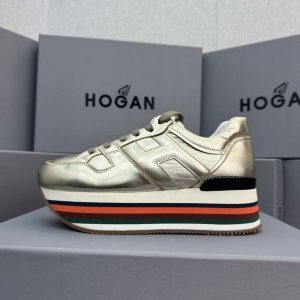 hogan 度假系列新款顶级版现货发售 松糕厚底顶级版 都市新潮休闲风 各明星 博主推荐 时尚百搭风格百变！原版楦型 原版大底一比一为你打造 值得推荐！ 鞋面采