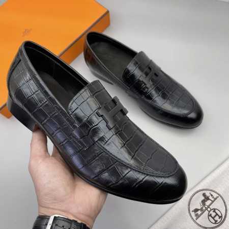 实价批 p H男士经典乐福鞋 将经典的鞋履款式与标志性风格融为一体 黑色Hf小牛皮鞋面 水染牛里 原版大底 码数38-45现货 时尚休闲不可与各种季节的单品搭配 - 点击图像关闭