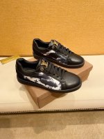 工厂p价 L V 路易威登新款男士真皮休闲鞋 市面最高版本 欢迎任意对比 原版皮料质感极佳 超上档次 意大利进口胎羊网内里 可拆式垫 奢华用料 精细做工 极力推