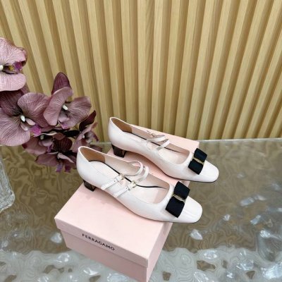 ferragamo 菲拉格慕25Aw早春新品 蝴蝶结粗跟玛丽珍单鞋 时尚百搭 居家 逛街 旅行必备款 脚就能感受到小羊皮那柔软细腻的触感 鞋子轻盈Q弹 透气吸汗