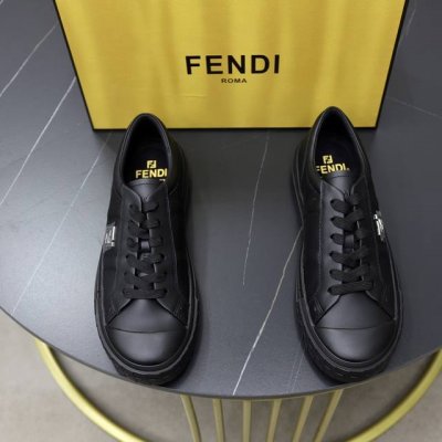 出厂价P 原单 情侣款 品牌：Fendi芬迪 尺码：女35–40、男39-44 45可定制 等级： 官网正品 材料： 进口原版牛皮鞋面 原版舒适内里 Tpu耐磨