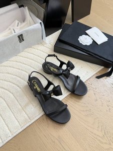 chanel 2025P新款蝴蝶结凉鞋 小圆跟秒增高 走路很稳很舒适 上脚超级显瘦显白 显气质 气场狠狠拿捏 夏天日常出行 妥妥仙女鞋 鞋面牛皮 内里养生 真皮