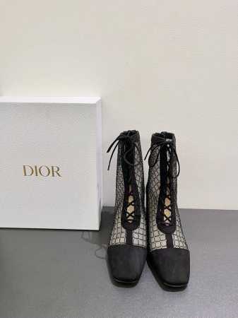 工厂价 Dior 迪奥2024春夏走秀高定系列Naughtily-D镶钻女靴 CD字母logo 藤格纹通体提花刺绣优雅水钻及裸凉靴 明星同款粗跟方头系带流苏罗马 - 点击图像关闭