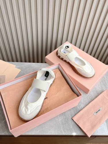 出厂 顶级版本 升级原版开模 正确版 Miumiu 缪缪 25Ss 春夏新款 饼干鞋 阿甘鞋休闲运动鞋Miumiu最新爆款 前卫大胆的设计，Miu Miu风格融
