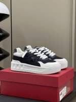 插播新色# valenti No Ss24 New Arrival v家 One Stud情侣款 运动鞋春夏新配色 刺绣拼接皮革 质感拉满的节奏 舒适好穿 增高