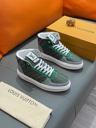 商品名称 Louis Vuitton 路易 威登 正规码数 38-44 高帮鞋 商品材料 精选 牛皮鞋面，柔软羊皮内里；原厂大底。