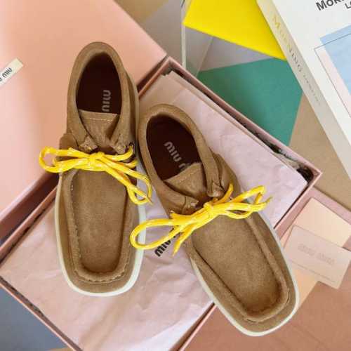 顶级版本：皮里 MiuMiu缪缪 最新delave系列 厚底 坡跟 短靴 羊羔毛 踝靴 原版购入开发 做货 这款绒面皮革踝靴呈现délavé纹理，鲜艳鞋带为经典