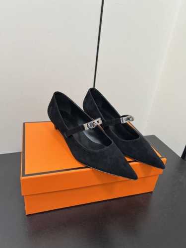 Hermes 爱马仕 25Ss早春新款 尖头凯丽扣 高跟鞋 经典的尖头版型 搭配极具辨识度的马家五金扣 上脚超级百搭好看时髦 超多明星网红种草 春夏必备 随意舒