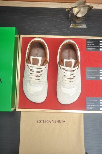 出厂价p Botteg Venetta Bv 全牛皮内里 独家新款 官网新款 鞋面以上乘的顶级小牛皮制作 细腻的手感 流淌奢华的质感 为精致男士量身制作 铸就高