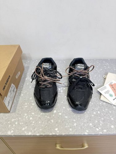 Miumiu X New Balance 联名款 25Ss春夏新款 德训鞋 休闲鞋 超级无敌大热门 无论你如何穿搭请都不要放过这一双530系列的运动鞋 非常好搭