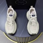出厂价Pp： 品牌：普拉达Prada 标准码：38-44 45订做 等级：官网同款 材料：原版皮料拼接品牌布匹 舒适透气内里 轻便耐磨运动大底 款式类别：男士时