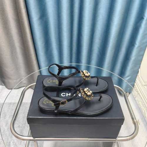 厂价 CHANE* ｜小香25C春夏新品山茶花双C珍珠夹脚凉鞋！ 这一季的凉鞋实在是太好看了吧！都是美眉们必不可少的出行单品此款凉鞋上脚非常的舒适 非常显瘦出行