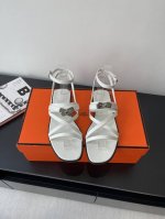 顶级品质 Hermes 爱马仕 June Sandal系列 H家Kelly扣细带罗马凉鞋 小牛皮凉鞋 搭配经典镀钯Kelly鞋扣和袢带。打造简约造型，可谓夏日良