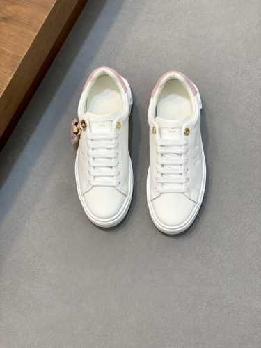 Louis Vuitton 路易威登 -高端品质 原单 情侣装 -鞋面：进口丝绸小牛皮、3D压印品牌图腾、鞋舌.后跟.电绣品牌Logo -内里：品牌帆布、垫脚；