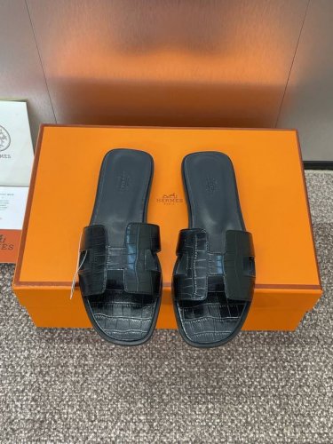 工厂p价p 爱马仕 Hermes 春夏经典款 Oran 拼色工字拖女鞋 H家平底圆头露趾果冻色凉拖鞋 材质：进口鳄鱼纹小牛皮+水染牛皮内里+意大利真皮大底 Si