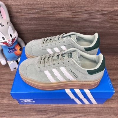 顶级版本Adidas Originals Gazelle 舒适潮流厚底 耐磨防滑增高绿色低帮板鞋。 货号: Id6998 包装:全套得物配件毒盒配纯棉袜子一副。