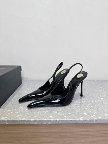 Saint Laurent 圣罗兰 25Ss春夏新款 尖头 高跟 凉鞋 走秀款 把美丽刑锯表现的淋漓尽致 姐姐的美丽尤物 又是人间 rose同款的化很好修饰脚型