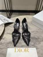 迪奥Dior 早春新款 尖头慕勒拖女拖鞋 明星同宽CD字母logo高跟凉鞋 市面顶级高端版本 材质：鞋面采用进口混种羊皮+水染羊皮内里 垫脚意大利真皮大底 跟高