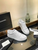 冲量价: Chanel香奈儿24Sf最新款 全皮 熊猫配色 小白鞋 休闲 运动鞋 滑板鞋 原版购入开发 做货 小香 C家 专柜又一超级大爆款，网红博主小姐姐们的