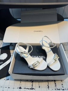chane*｜小香25C夏季新品珍珠双C扣高跟凉鞋 香家的这款系列真的太美了 真的把女人的优雅知性气质表现的淋漓尽致！ 脚感舒适！上脚超级仙美又百搭！ 配一条小