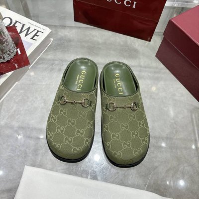 G家 女款:35-42 新款马衔扣女士裸脚拖鞋Gg在 2025 早秋系列中继续使用档案符号 Horsebit 硬件让人想起品牌的马术传统 出现在这双 Camel