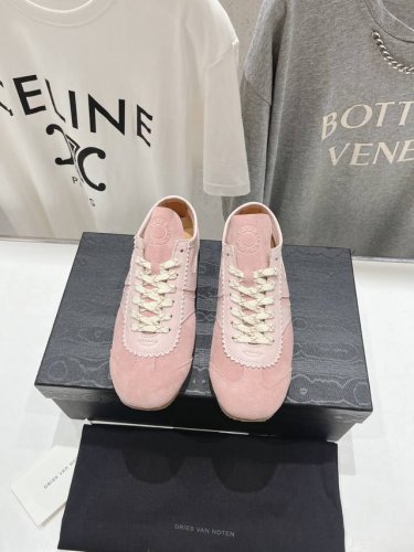 高版本出厂 Dries Van Noten 情侣款#Dvn德训鞋阿甘鞋复古休闲鞋，最近的爆款 很多明星私服穿搭 简约的设计既复古又简约 皮料选用进口牛皮 整个版