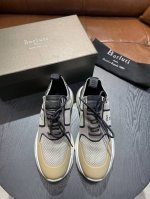 布鲁提 Berlut* Shadow男士运动鞋履 这双袜子鞋用轻盈且极富韧性的针织面料 高密度飞织制成 搭配招牌的小牛皮皮胚手工擦色改色工艺 还原Zp双层品牌L