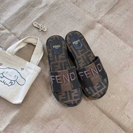 出厂价： Fendi 芬迪 2024顶级专柜 初夏系列 官网上新 Ff时装周新系列 芬迪 Fendi Ff 厚底拖 Ff拖鞋 Fendi拖鞋 Fendi鞋控 小 - 点击图像关闭