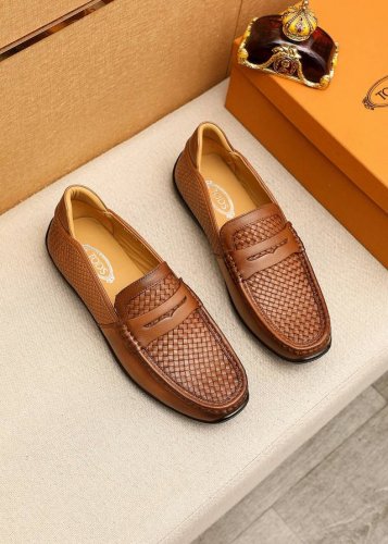 商品商标：Tods 托德斯 豆豆鞋 正码码数: 38-44 45.46订制 商品材料：精选 头层编织牛皮鞋面，进口牛皮鞋垫。强烈立体视觉效果，橡胶大底 颜 色：