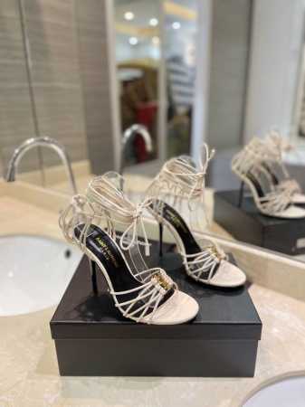 出厂价 Saint Laurent 圣罗兰 夏日清凉爆款，闪亮登场！ 原版开模字母扣 意大利真皮大底。 跟高:10.5Cm 颜色:黑色，杏色，棕色 Size:3 - 点击图像关闭