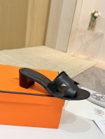 爱马仕Hermes，真皮大底 出厂价 顶级版本！原版开发 鞋面：牛皮 内里垫脚 羊皮 大底：意大利真皮大底 跟高：4.5Cm 码数：34-43注 34 41 4