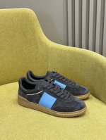 出厂 顶级版 valentin O Ss24 New Arrival v家 春夏德训鞋新品 情侣款 舒适好穿经典百搭不挑人 小牛皮材质 质感拉满 恰到好处的细节