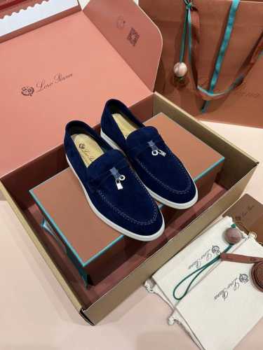 深蓝 认准Lp诺悠翩雅顶级公司货 Loro Piana 女鞋 Lp经典半拖，舒适休闲的软皮平地鞋，采用柔软的无衬里绒面牛皮革制作，浅色橡胶鞋底，是Loro Pi
