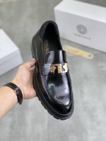 工厂价 水染牛里 Versace 范思哲最新男士套脚商务皮鞋官网原版1:1开模头层采用意大利进口小牛皮奢华真头层牛皮内里，柔软舒适高端大气，高品味男士首选码数：