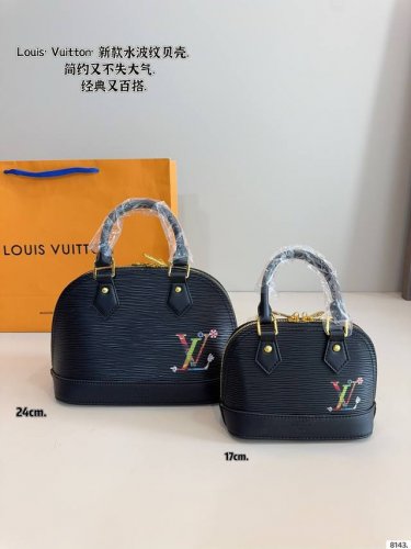 Lv 路易威登 村上隆贝壳包 新品系列最新Teddy系列高版本 贝壳包 手感超级好 搭配起来超级美腻 超级推荐 走秀款同步 上身效果好 原版五金带Logo 超级