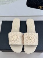 橙子出厂价p chanel 香奈儿春夏新款 经典书包扣翻盖毛织拖鞋 经典永不过时 翻盖式书包锁扣设计风格 显瘦百搭 穿不腻的拖鞋 脚感非常舒适 凸显优雅的爆品