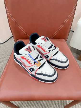 冲量价: 已认证 路易威LVTRAINE 运动鞋 Virgil Abloh 马卡龙系列从复古篮球鞋汲取灵感，打造备受青睐的LVTraine 运动鞋。此款鞋履为粒 - 点击图像关闭