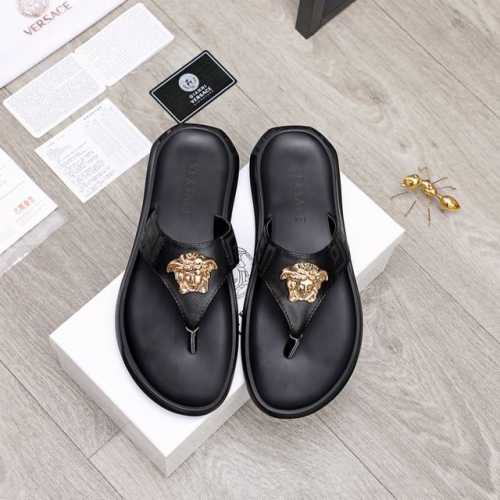 工厂价 Versace 范思哲 新款休闲拖鞋，官网1:1、高品质 完美做工 透射出一种尊贵奢华，高端超凡工艺中升华其奢侈定义。码数；38-44 大量现货