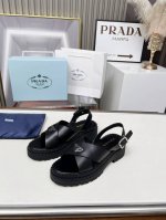 工厂P价 女装女鞋 运动原单 Prada 普拉达 25Ss 春夏新款 凉鞋 简单的设计大概就是它最让人喜欢的点 不是烂大街的那种 很有自己的品牌个性 面料采用小