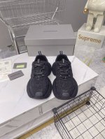 出厂480 性价比版本 巴黎 Sneaker 九代满钻 施华洛世奇系列 鞋面鞋身全部用满钻覆盖 整体呈现奢华感觉 鞋型汲取了Balenciaga Track和B