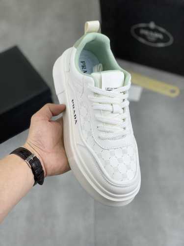 工厂P价P 实价 Prada 官网最新款经典休闲时尚男鞋爆款版型简洁大气，潮男专属.独有的官网最新品牌元素古奇原版装饰，时尚又大方，面料原版柔软小牛皮制作 舒适