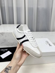 赛琳情侣款35-45 Jogger Triomphe标志牛皮革 牛皮绒面革低帮系带运动鞋！Jogger以极简鞋型点晴日常穿搭兼具柔美与率性 简约百搭轻便舒适 面