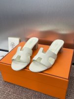 工厂P价P 爱马仕 Hermes 春夏经典款 Oran 拼色工字拖女鞋 H家粗跟圆头露趾果冻色凉拖鞋 材质：进口小牛皮+水染牛皮内里+意大利真皮大底 Size: