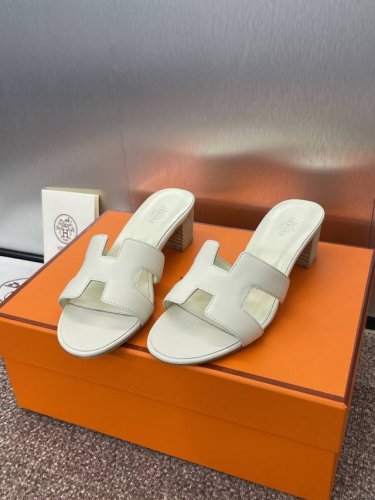 工厂P价P 爱马仕 Hermes 春夏经典款 Oran 拼色工字拖女鞋 H家粗跟圆头露趾果冻色凉拖鞋 材质：进口小牛皮+水染牛皮内里+意大利真皮大底 Size: