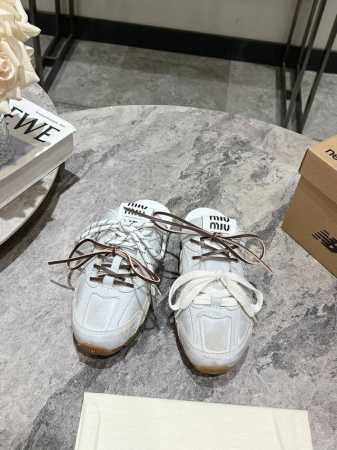 Miumiu X New Balance 24Ss早春联名走秀款 半拖 超级无敌大热门无论你如何穿搭请都不要放过这一双530系列的运动鞋 非常好搭配！ 采用电脑 - 点击图像关闭