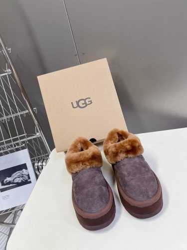 UGG秋冬厚底雪地靴 lisa 海莉 jennie同款 一款增高神器～显高还又拉腿长 看多了经典款 需要一些点缀 成为寒冬流行穿搭的主流趋势 漫长的冬日还有什么