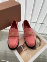 MIU MIU 22春夏 大热走秀款 幸运币系列乐福鞋，出现在各大时装杂志封面 各路明星、小红书博主着用拼色搭配幸运金币搭配更显示复古上脚尤为惊艳到你的一款闭眼