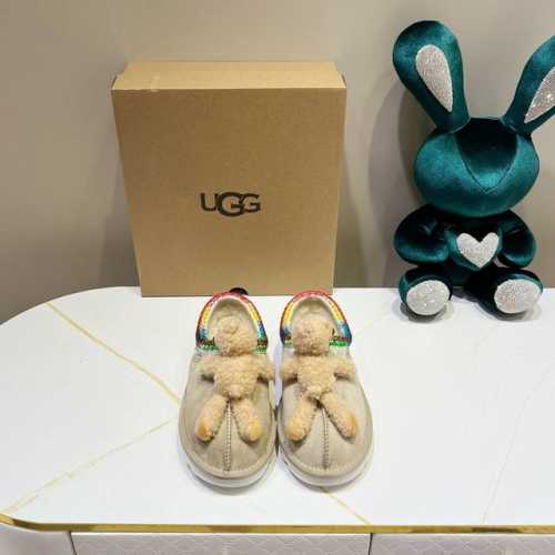 ，UGG 棉拖小熊 雪地靴 俏皮可爱的百变造型， 美国轻奢品牌UGG 平底系列冬季羊毛一体雪地休闲保暖毛毛家居包头棉拖鞋。官方同步包装 检验标 材料采用原厂防