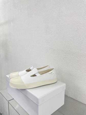 最新小6子 新底 分趾运动鞋Maisonmargiela 马吉拉 Mm6 牛皮面 经典帆布 白色帆布 分趾运动鞋 包头拖火爆来袭！太香了 靓丽多彩少女感扑面而来 - 点击图像关闭